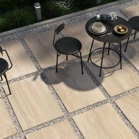 ריצוף לחצר בהיר