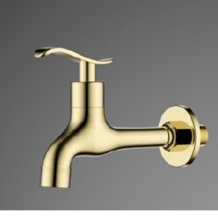 ברז מים קרים מהקיר זהב מבריק