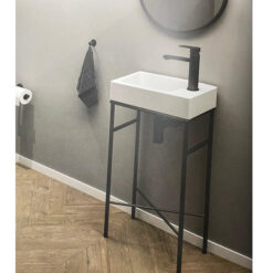 סט עומד לאמבטיה תום